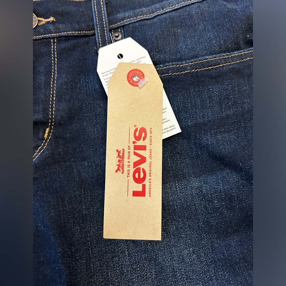 NWT LEVI’S Mid-Length Dark Wash Jean Shorts - Picture 10 of 14